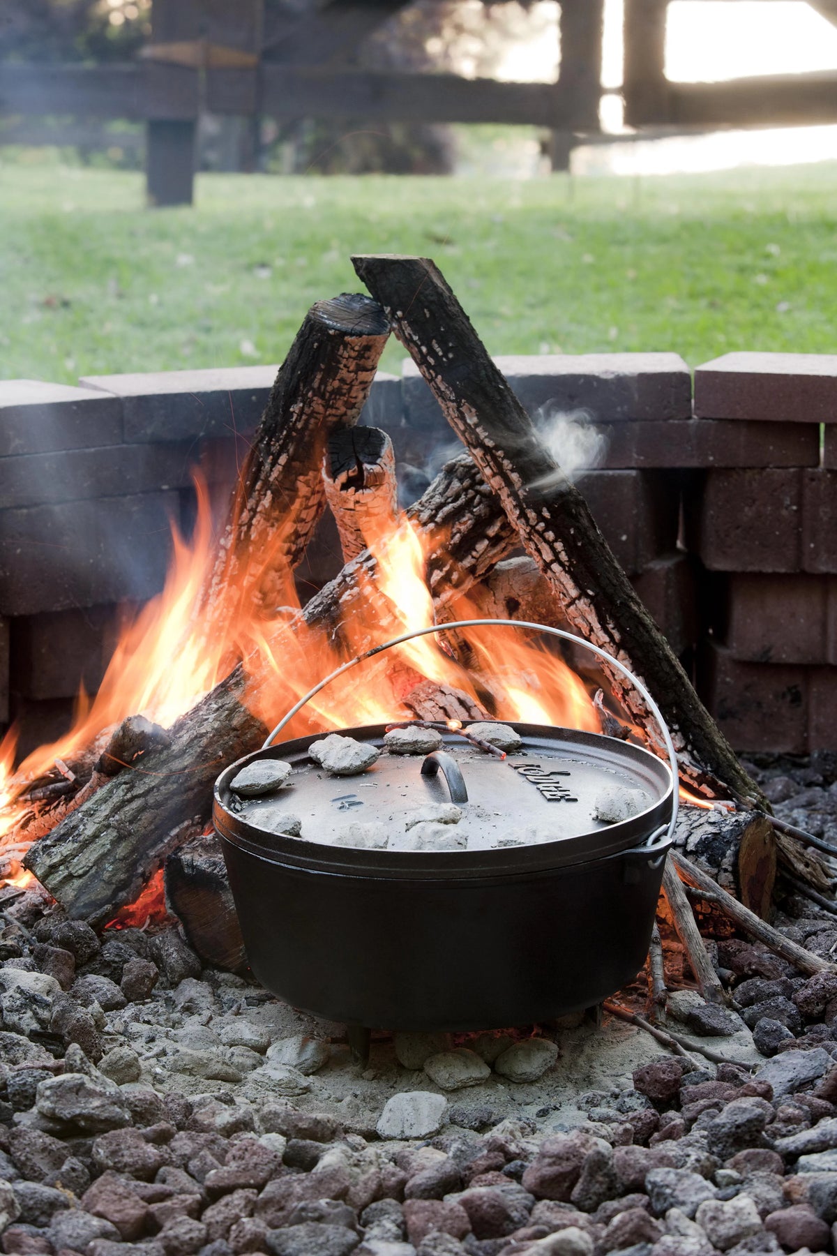 8 Quart Seasoned Cast Iron Camp Dutch Oven H88624