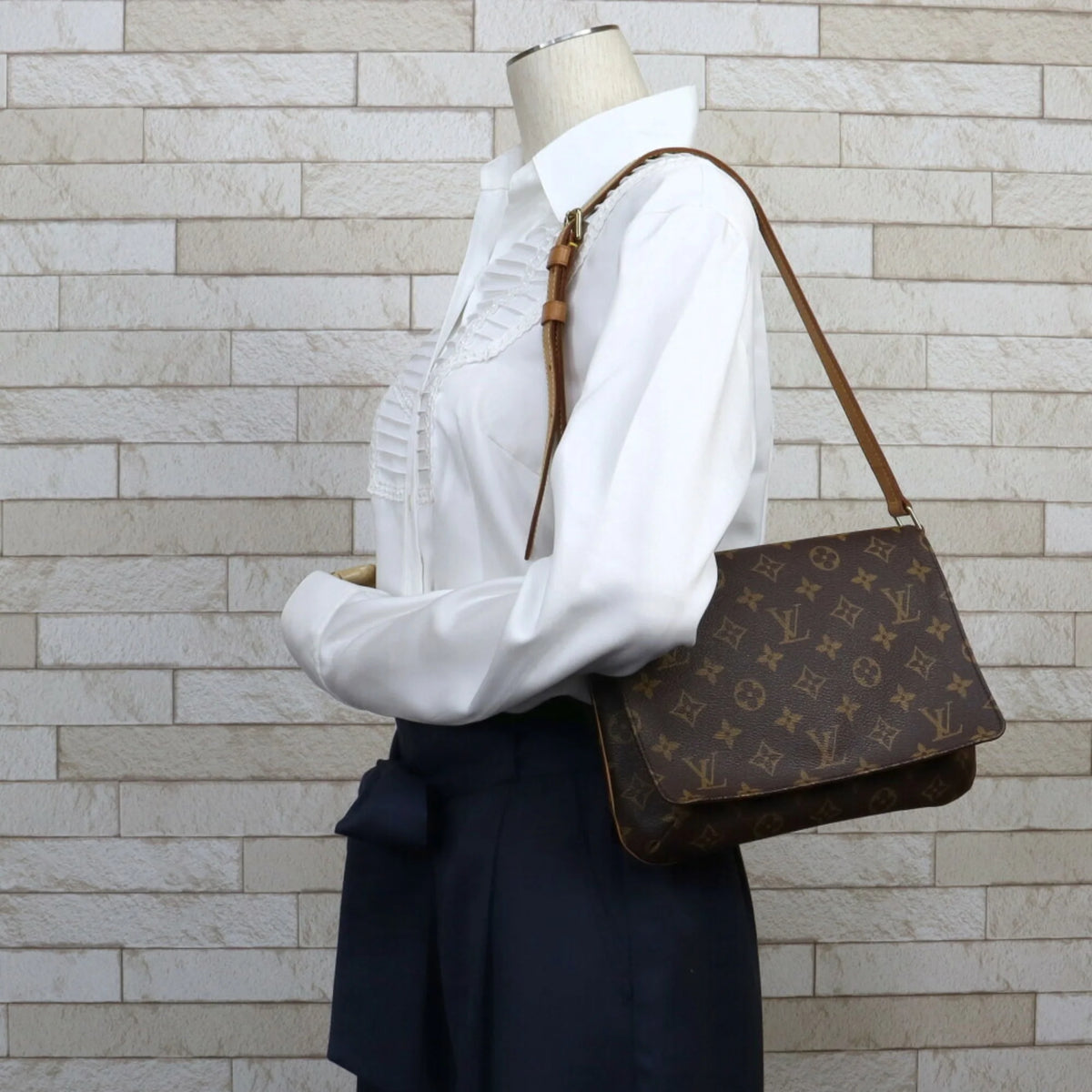 Pre-Owned Monogram Shoulder Bag E2835